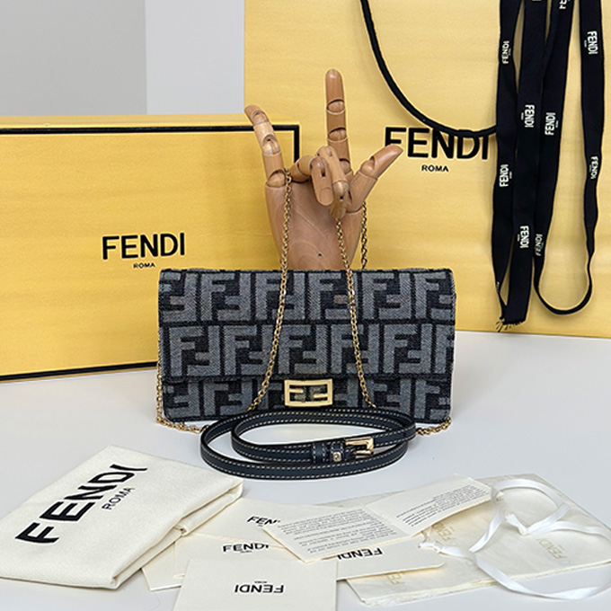 fendi baguette chain wallet crossbody handbag